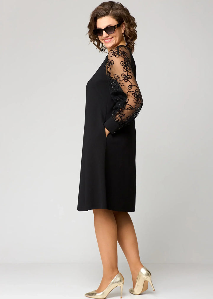 Jolanta – Elegant Lace Dress